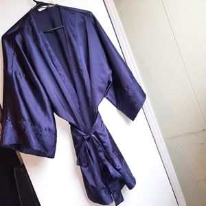 BOGO🌻 Victoria's secret vintage gold label one size rare blue satin feel robe